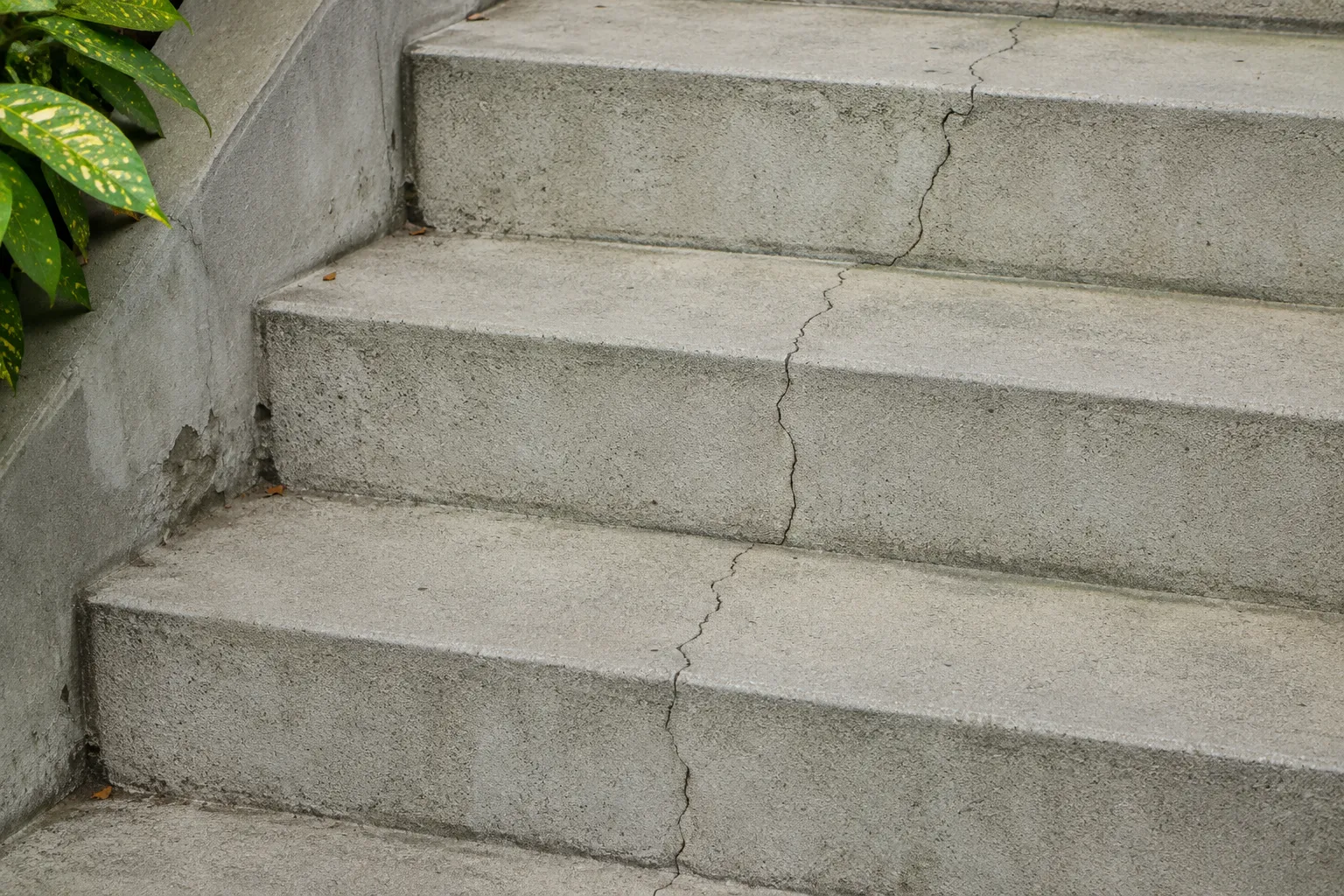 Fissure sur un escalier en béton : quelles solutions ?